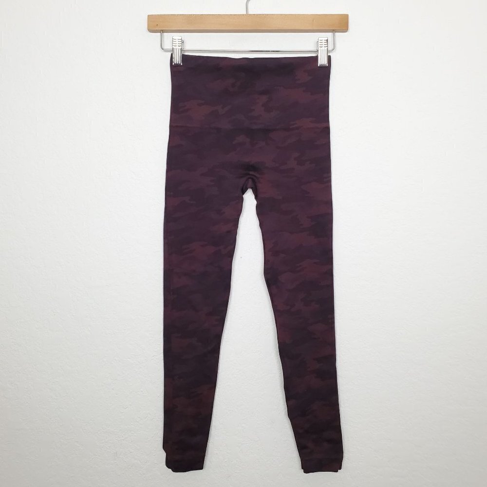 SPANX Leggings Womens Extra Small Look At Me Now Camo Wine Red Seamless